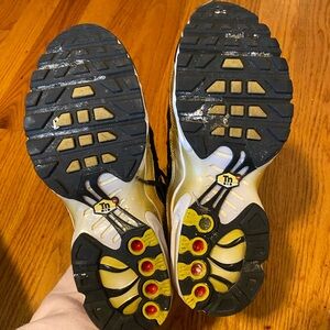 nike air max plus gs black gold